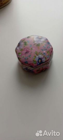 Фарфоровые шкатулки разные