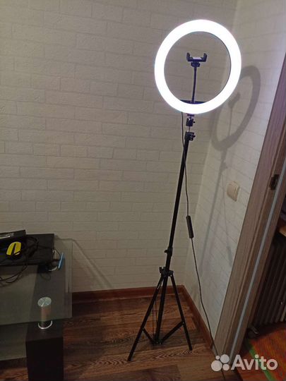 Кольцевая светодиодная лампа