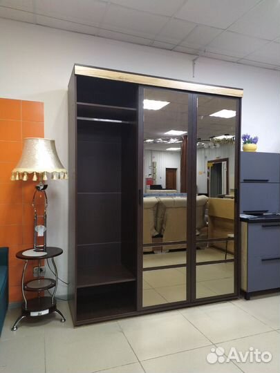 Шкаф купе с зеркалом