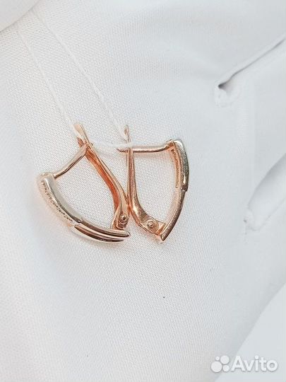 Серьги с синтетическим камнем Золото