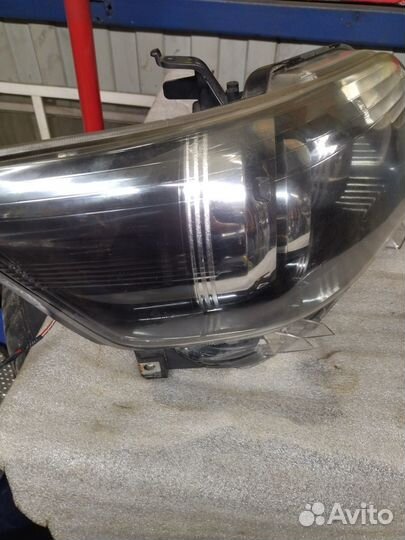 Комплект фар ксенон Toyota Rumion