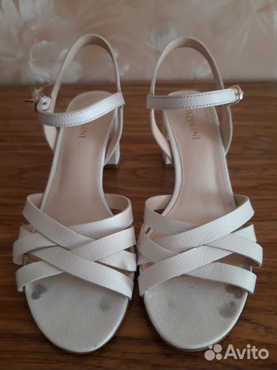 Босоножки женские 37 размер, белые, натур кожа