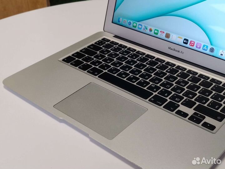 MacBook Air 13 / i7 / 8gb / 256 ssd / новый акб