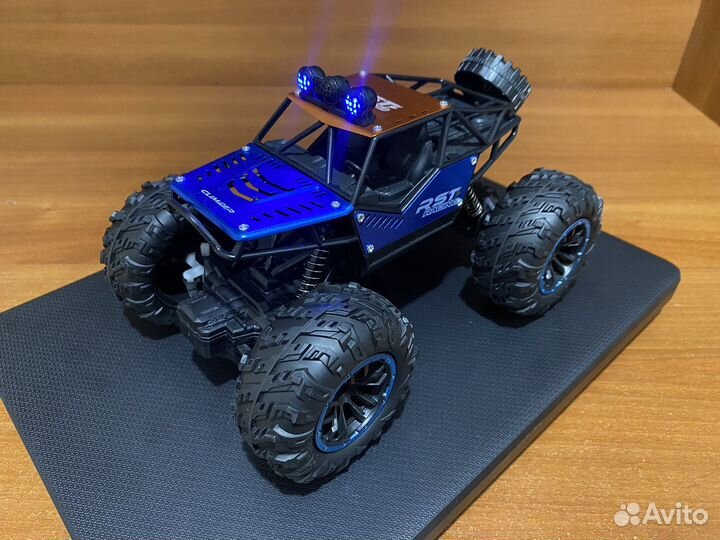 Машина на пульте управления внедорожник