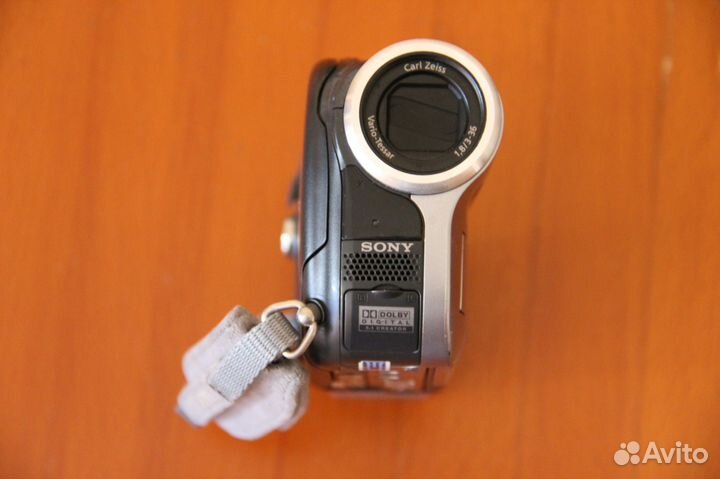 Видеокамера Sony DCR-DVD202E