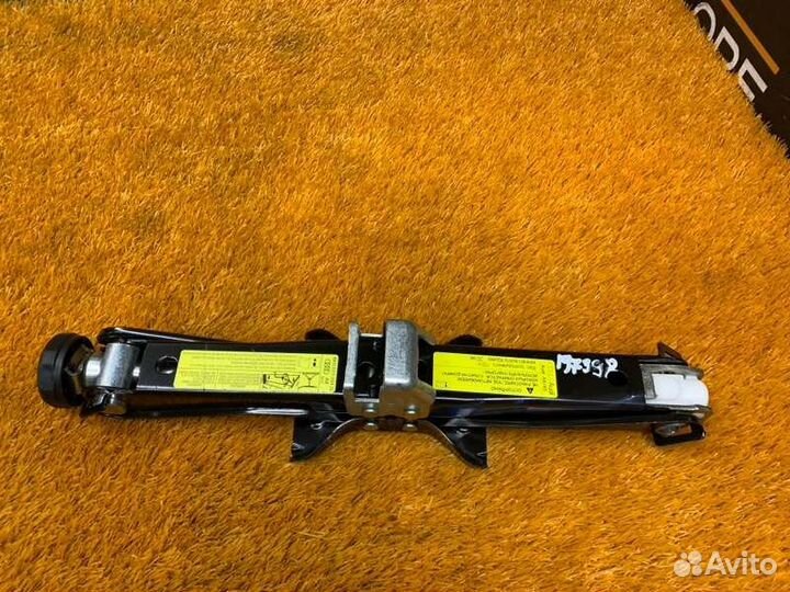 Домкрат Audi A4 B8/8K cdnc 2011