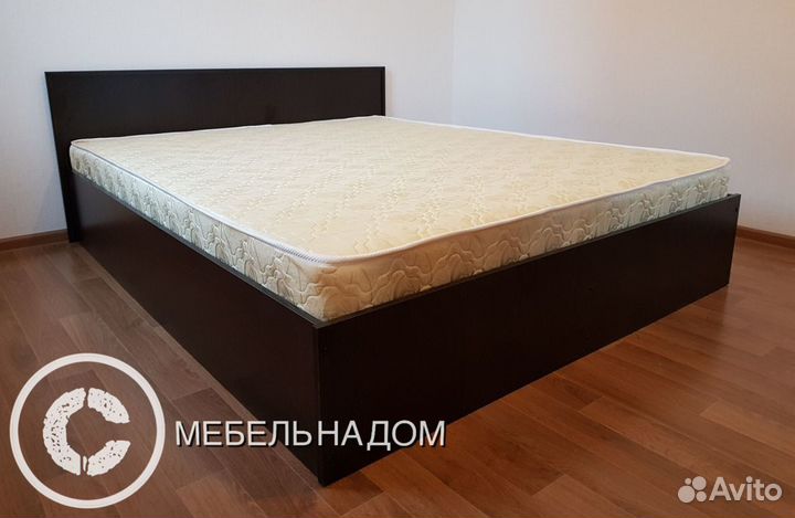 Кровать с матрасом