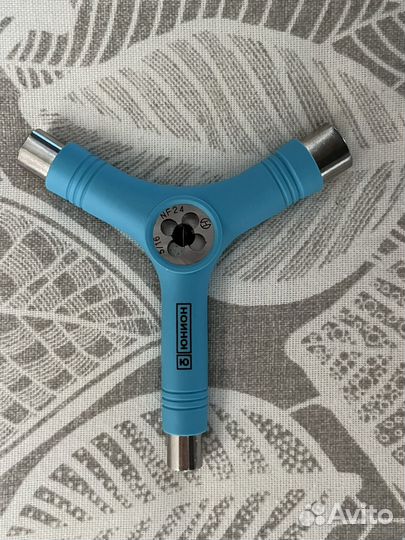 Ключ для скейтборда