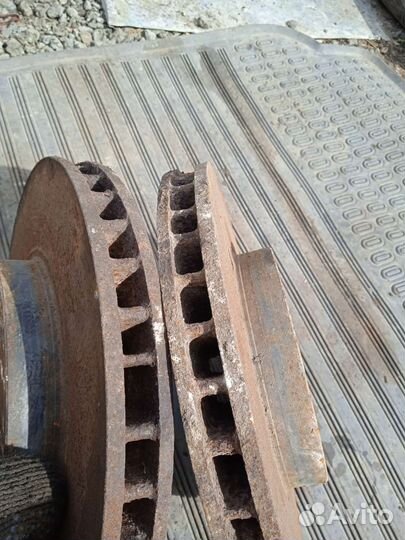 Тормозной диск передний Пежо 607