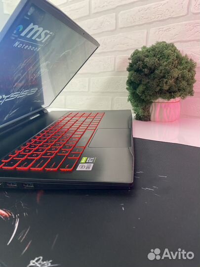 Мощный MSI 17,3/i5-10500H/RTX3050/RAM 16GB