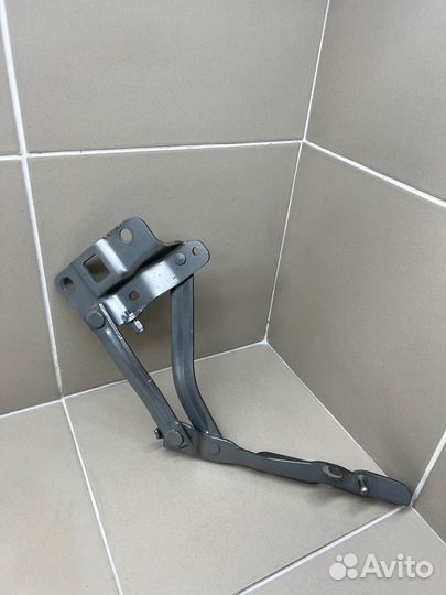 Петля капота левая Omoda C5