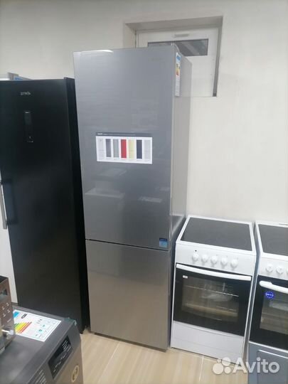 Холодильник новый серый фасад зеркальное стекло