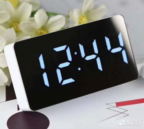 Часы электронные настольные