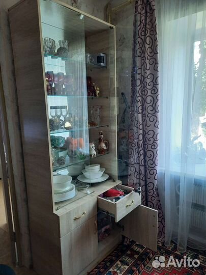 Стеклянный шкаф витрина