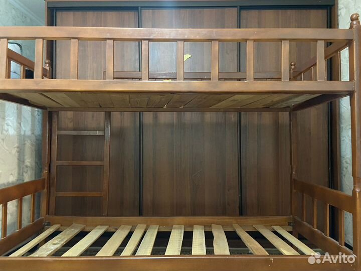 Двухъярусная кровать