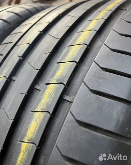 Pirelli P Zero PZ4 255/40 R21