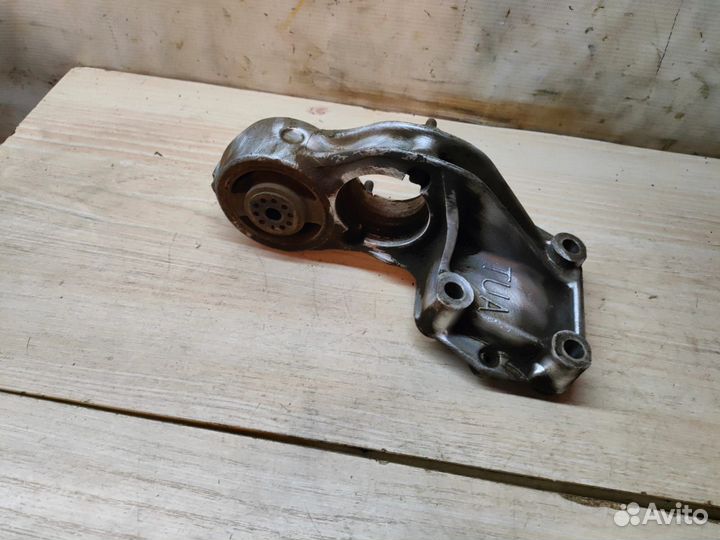 Кронштейн промежуточного вала Peugeot 206