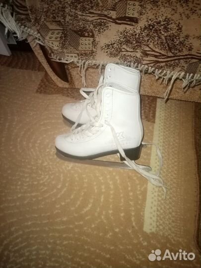Коньки фигурные жён 35р