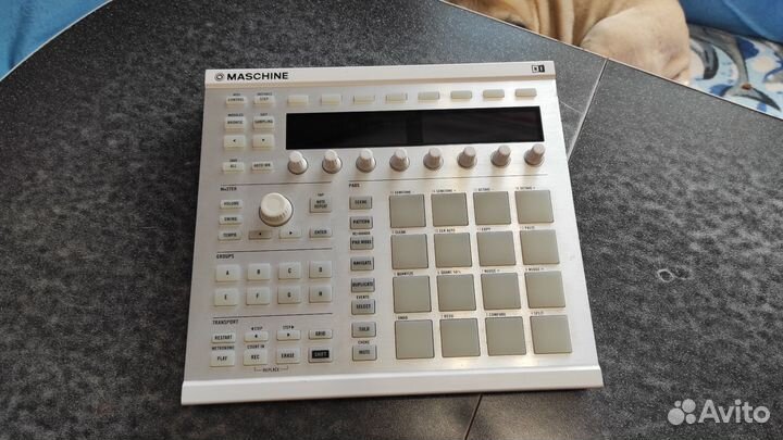 Maschine mk2 контроллер, драм-машина, грувбокс