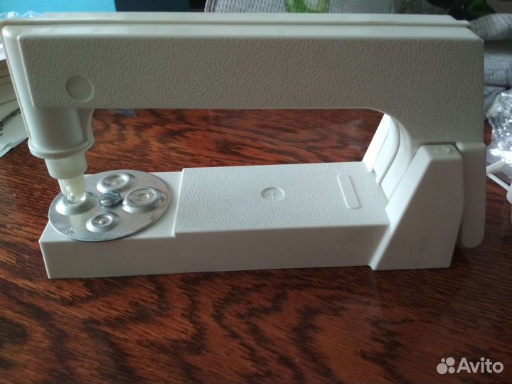 Ручное устройство для установки заклёпок и страз