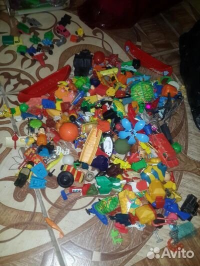 Игрушки киндер и прочее