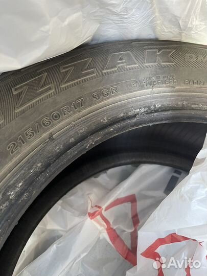 Bridgestone Blizzak DM-V2 215/60 R17 R