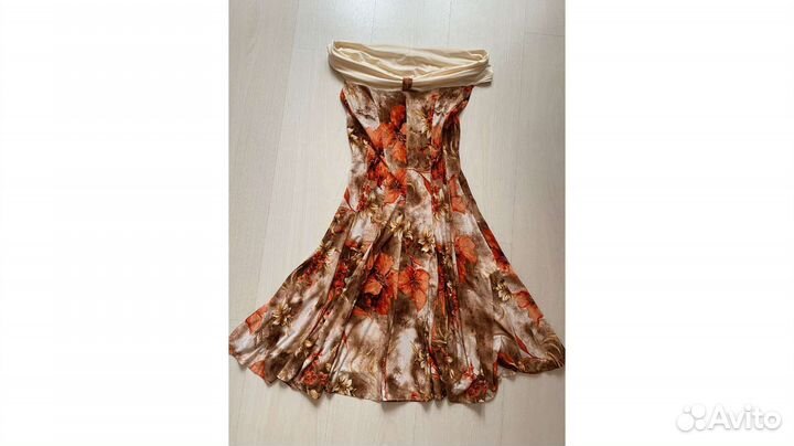 Летнее платье с открытыми плечами 42