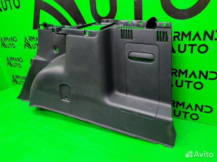Обшивка багажника правая Renault Duster 2010