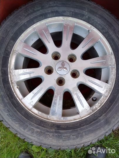 Bridgestone Ice Cruiser 7000 215/60 R16