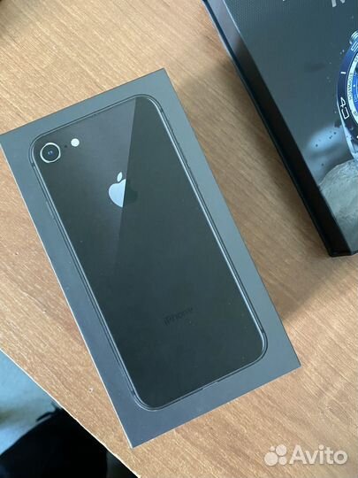 Телефон iPhone 8 64 gb