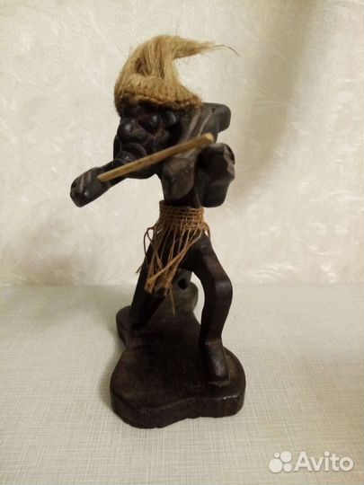 Статуэтка из дерева