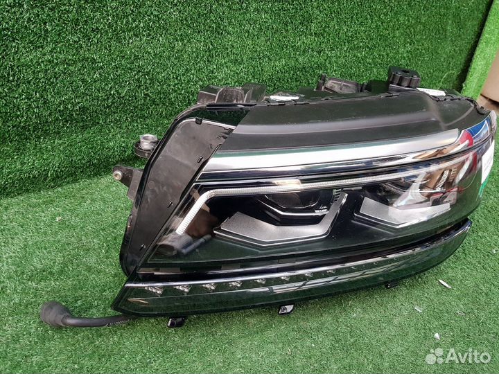 Фара левая Volkswagen Tiguan