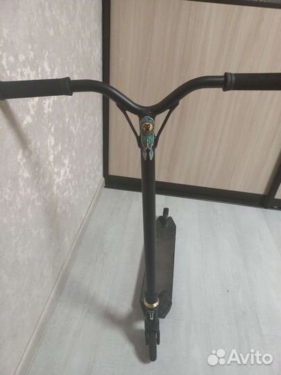 Трюковой самокат tech team Brock