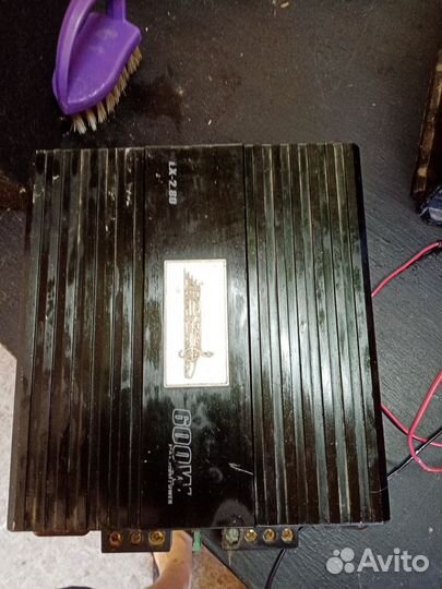 Сабвуфер и усилитель в автомобиль