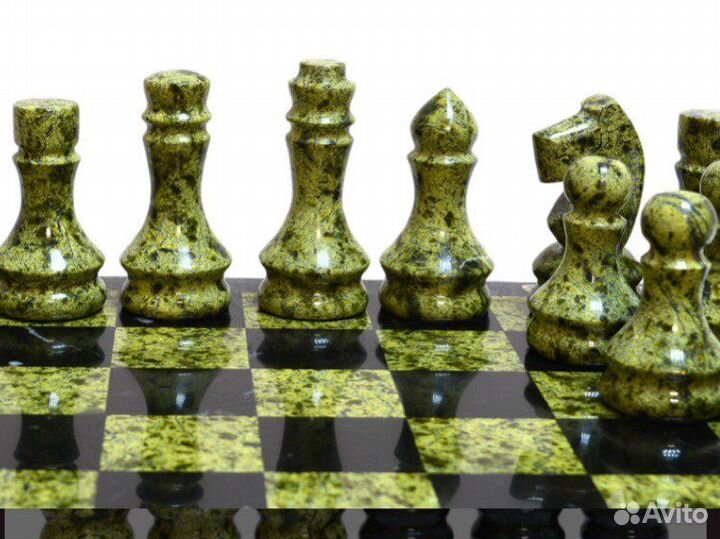 Шахматы подарочные из камня змеевик 39х39 см
