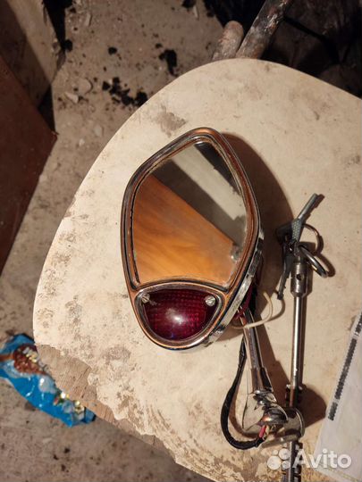 Боковое зеркало