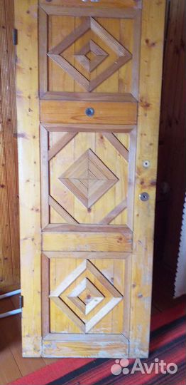 Дверь входная деревянная