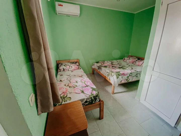 Комната 15 м² в 9-к., 2/2 эт.