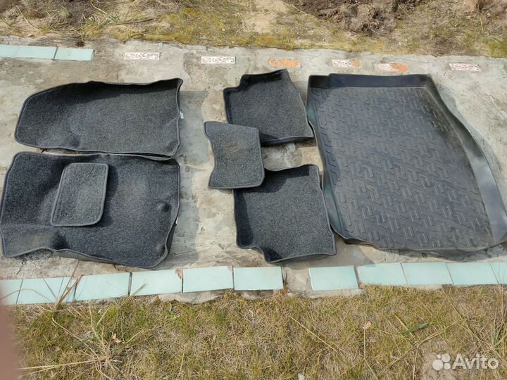 Продам коврики в салон на Ниссан Кашкай