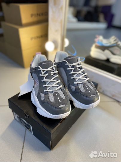 Кроссовки balenciaga женские натур замша 39