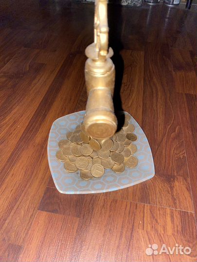 Инсталяция из монет