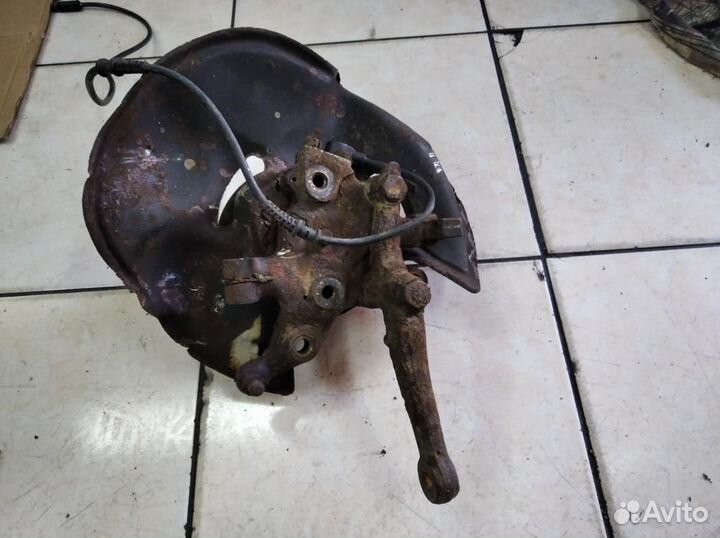 Кулак поворотный передний правый w124 E-class 6