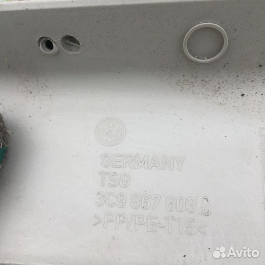 Обшивка двери багажника Фольксваген Пассат Б6