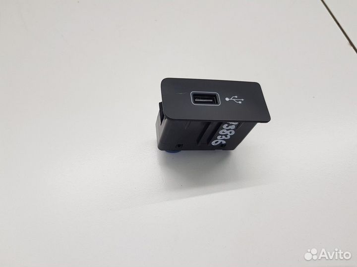 Разъем usb (Geely Atlas Pro)