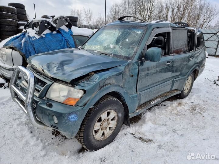 Кузов кусок Mitsubishi Pajero 3 2006г 3.2 зеленый