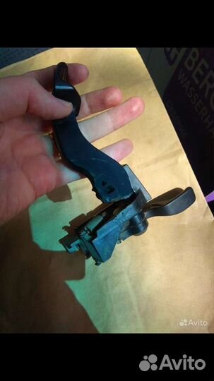 Ручка открывания багажника и дверцы бензобака