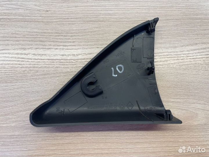 Уголок зеркала передний правый Renault Logan