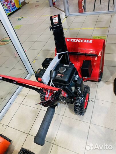 Снегоуборочная машина Honda HSS569