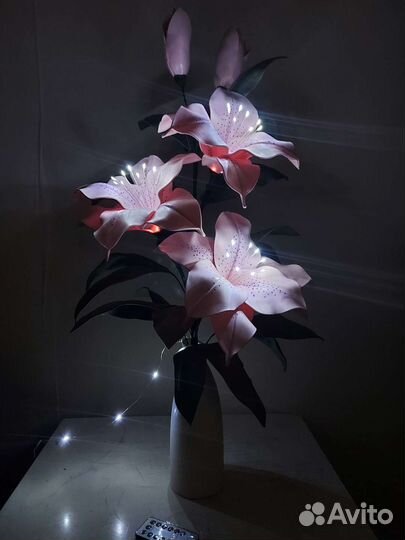 Лилия светильник