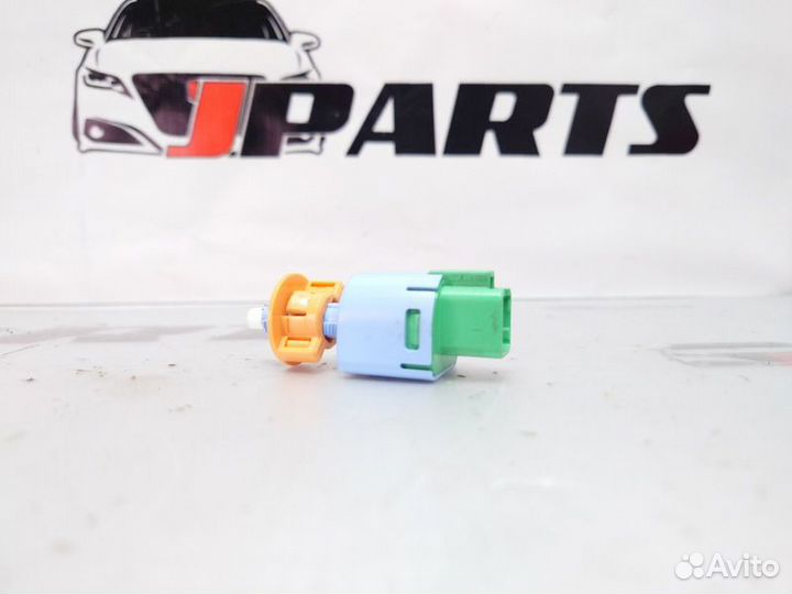 Датчик включения стоп сигнала Mitsubishi Outlander